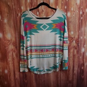 🌵4/$20🌵 Long sleeve Aztec print shirt